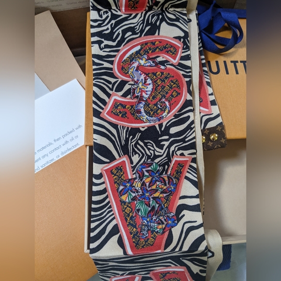 NWT Louis Vuitton Silk Studded ABC Bandeau Scarf Twilly - Picture 5 of 8